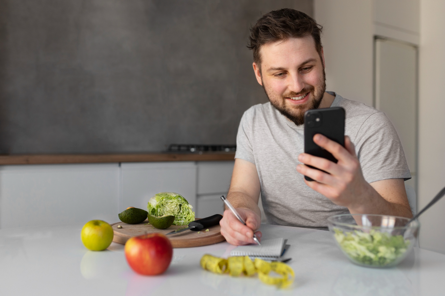 Dostępnych jest wiele aplikacji na smartfona wspomagających zdrowe odżywianie