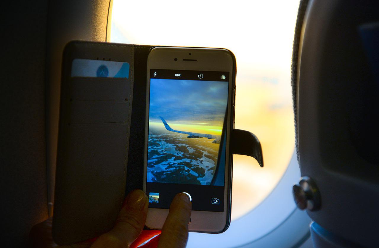 W trybie samolotowym możesz korzystać z aparatu i zrobić zdjęcia na pamiątkę podniebnej podróży