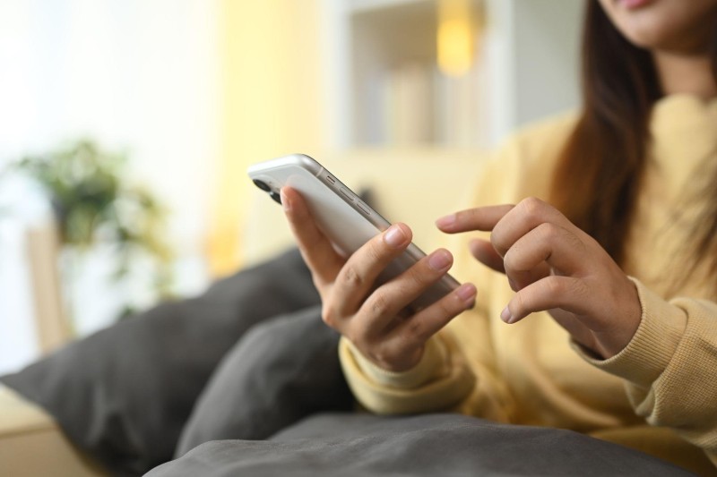 Play regularnie aktualizuje swoją ofertę telefon&oacute;w bez umowy